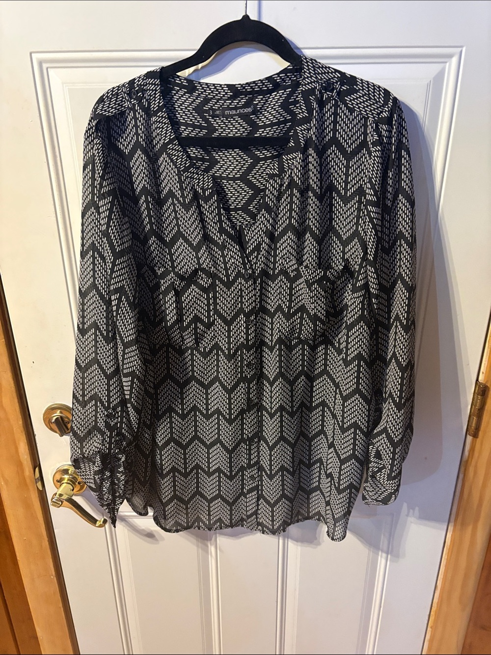 Maurices Black & White Geometric V-Neck Blouse Size 3